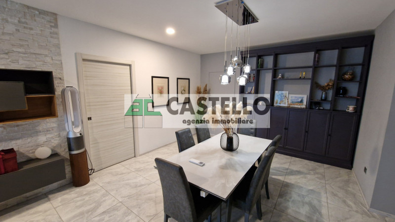 Padova Zona Stanga Ampio appartamento 3 camere completamente ristrutturato con terrazzo, posto au...