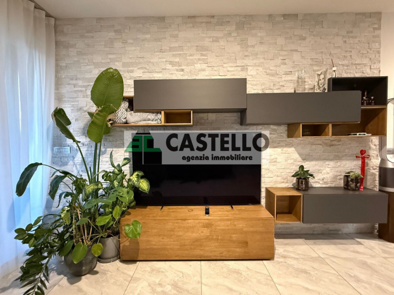Padova Zona Stanga Ampio appartamento 3 camere completamente ristrutturato con terrazzo, posto au...