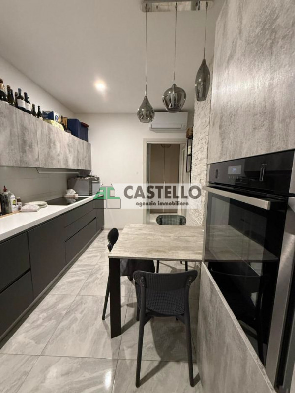 Padova Zona Stanga Ampio appartamento 3 camere completamente ristrutturato con terrazzo, posto au...