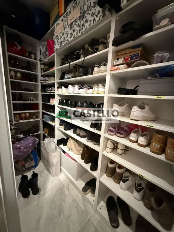 Padova Zona Stanga Ampio appartamento 3 camere completamente ristrutturato con terrazzo, posto au...