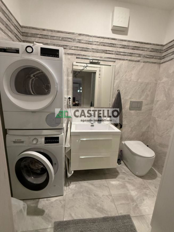 Padova Zona Stanga Ampio appartamento 3 camere completamente ristrutturato con terrazzo, posto au...