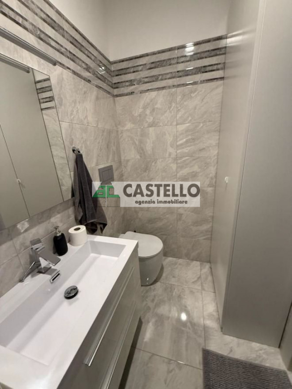 Padova Zona Stanga Ampio appartamento 3 camere completamente ristrutturato con terrazzo, posto au...