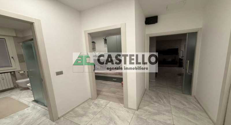 Padova Zona Stanga Ampio appartamento 3 camere completamente ristrutturato con terrazzo, posto au...