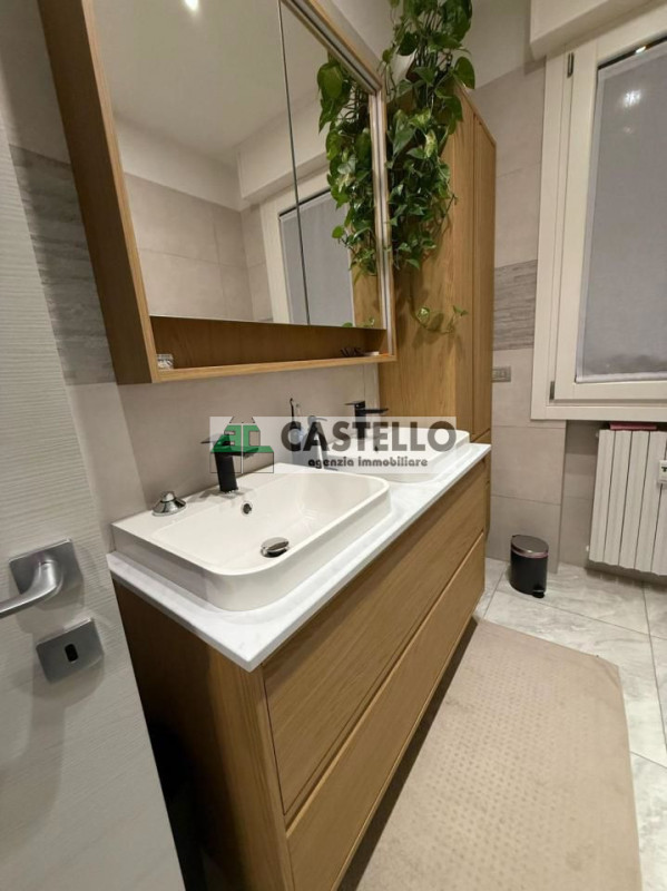 Padova Zona Stanga Ampio appartamento 3 camere completamente ristrutturato con terrazzo, posto au...