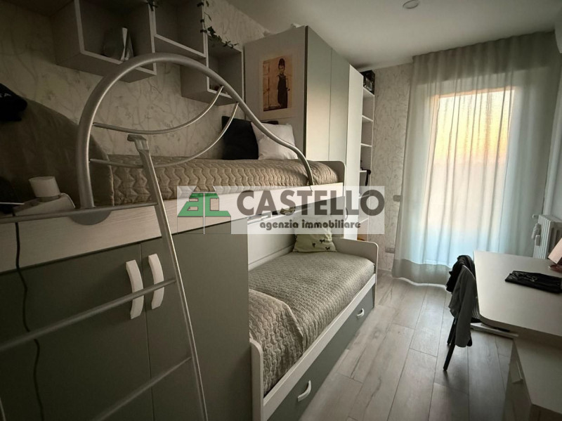 Padova Zona Stanga Ampio appartamento 3 camere completamente ristrutturato con terrazzo, posto au...