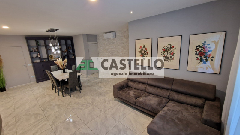 Padova Zona Stanga Ampio appartamento 3 camere completamente ristrutturato con terrazzo, posto au...
