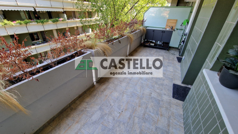 Padova Zona Stanga Ampio appartamento 3 camere completamente ristrutturato con terrazzo, posto au...