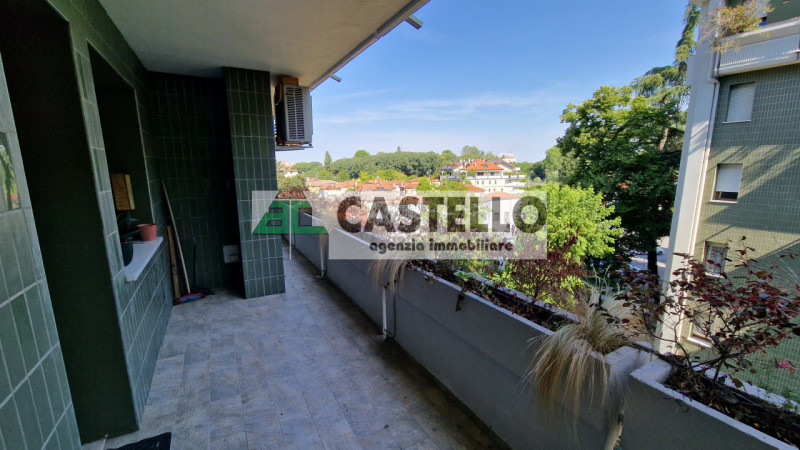 Padova Zona Stanga Ampio appartamento 3 camere completamente ristrutturato con terrazzo, posto au...