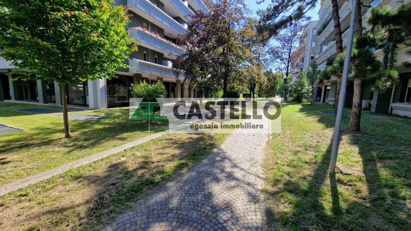 Padova Zona Stanga Ampio appartamento 3 camere completamente ristrutturato con terrazzo, posto au...