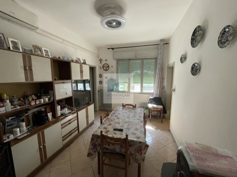 Scopri un'opportunità unica nel cuore di Noventa Padovana, nella tranquilla zona di Noventana. Qu...