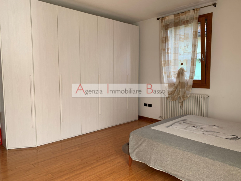 A Vigonza (PD), in una zona residenziale centrale e comoda a tutti i servizi principali come scuo...