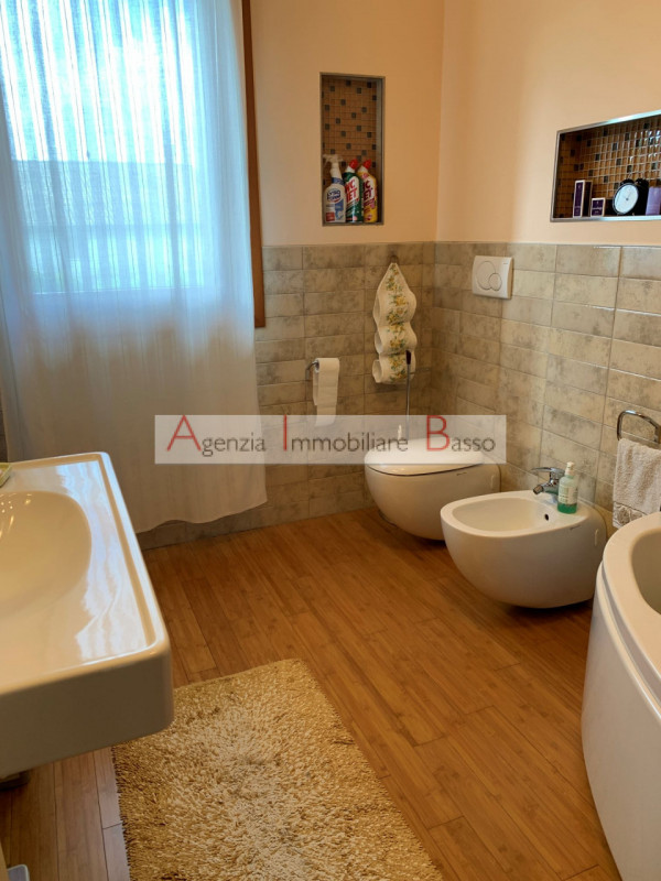 A Vigonza (PD), in una zona residenziale centrale e comoda a tutti i servizi principali come scuo...