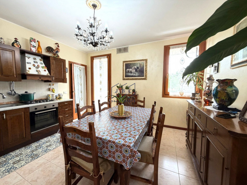 Motta di Livenza - Treviso
Proponiamo in esclusiva un appartamento trilocale in condominio dei pr...