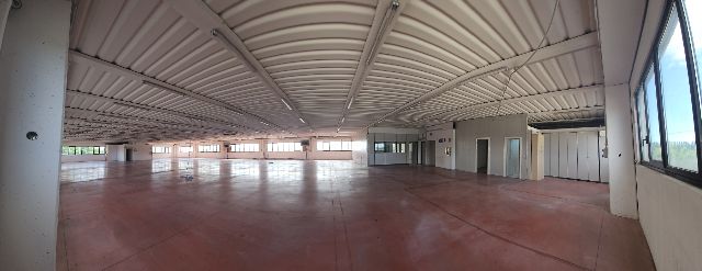 Saccolongo Zona Artigianale, si affitta capannone al Piano Primo con montacarichi con portata di ...