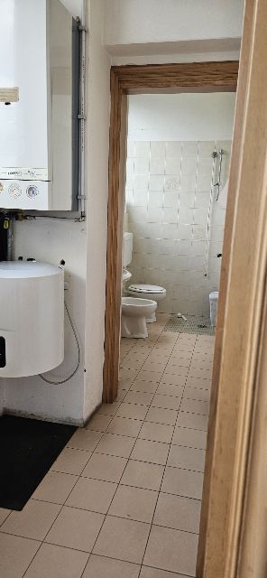 Saccolongo Zona Artigianale, si affitta capannone al Piano Primo con montacarichi con portata di ...