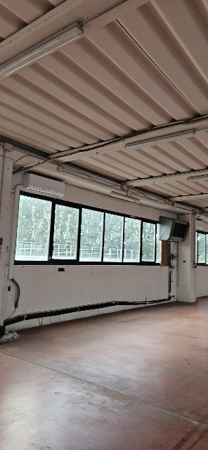 Saccolongo Zona Artigianale, si affitta capannone al Piano Primo con montacarichi con portata di ...