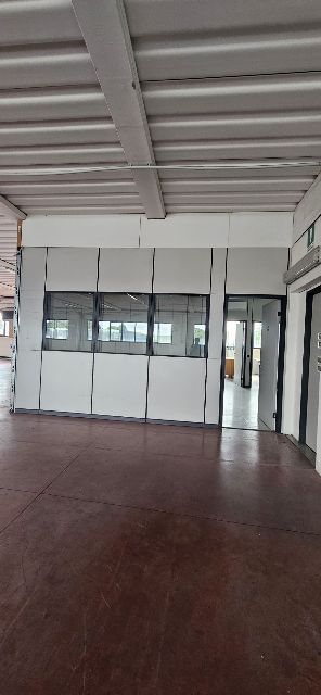 Saccolongo Zona Artigianale, si affitta capannone al Piano Primo con montacarichi con portata di ...