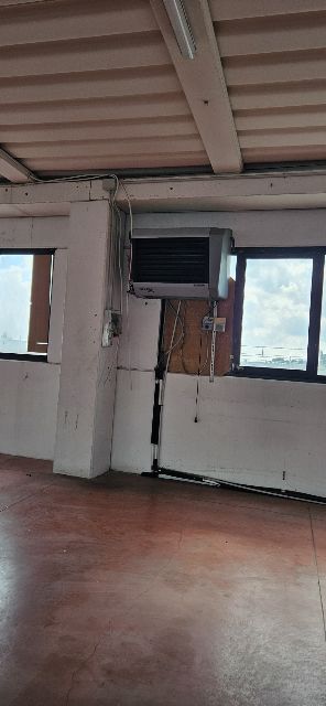 Saccolongo Zona Artigianale, si affitta capannone al Piano Primo con montacarichi con portata di ...
