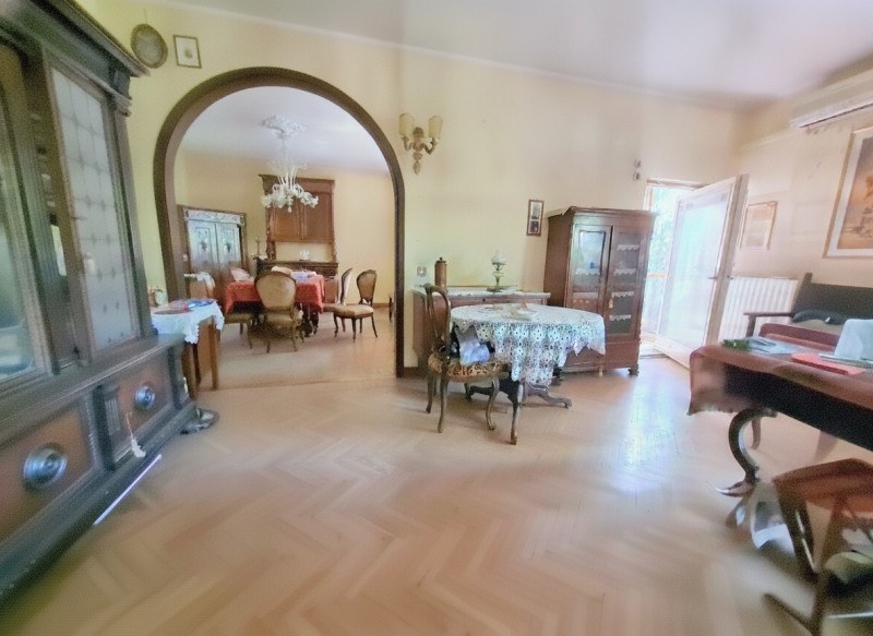 ELEGANTE AMPIO APPARTAMENTO 4 CAMERE CON GIARDINO A CITTA' GIARDINO €.630.000 - rif.CL545

Propon...