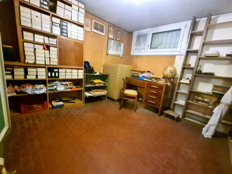 ELEGANTE AMPIO APPARTAMENTO 4 CAMERE CON GIARDINO A CITTA' GIARDINO €.630.000 - rif.CL545

Propon...