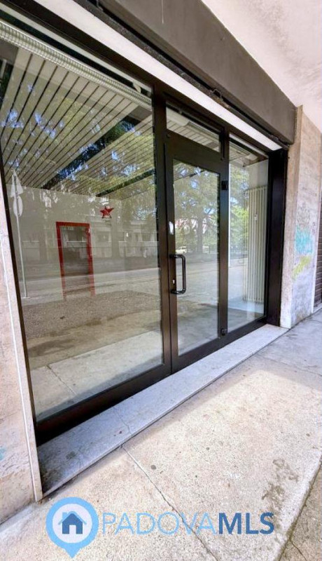 Immobile in esclusiva al Gruppo Padova MLS

SAN CARLO: ZONA LARGO DEBUSSY su strada di alto trans...
