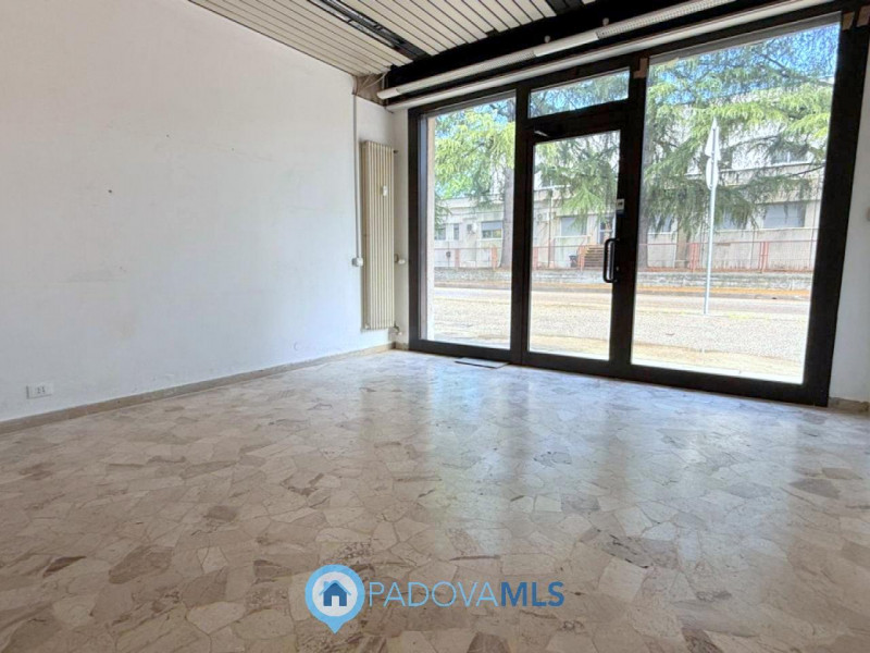 Immobile in esclusiva al Gruppo Padova MLS

SAN CARLO: ZONA LARGO DEBUSSY su strada di alto trans...