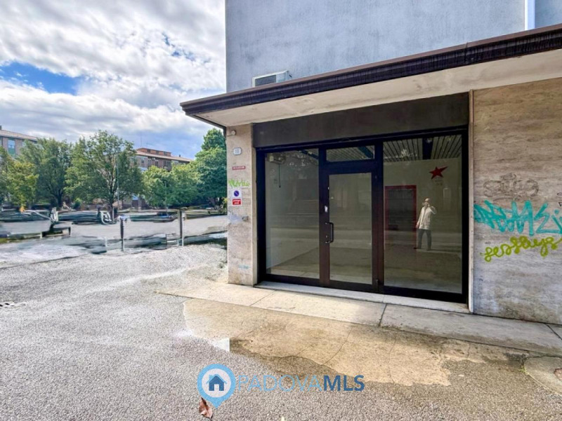 Immobile in esclusiva al Gruppo Padova MLS

SAN CARLO: ZONA LARGO DEBUSSY su strada di alto trans...