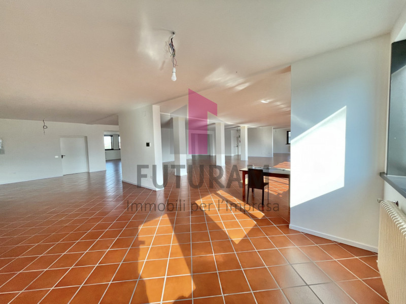 BASSANO DEL GRAPPA - 66FIL - PER INFO 0444/310220

SU STRADA AD ALTA PERCORRENZA A POCHI PASSI DA...