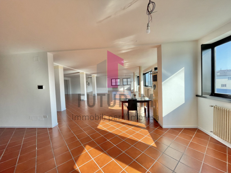 BASSANO DEL GRAPPA - 66FIL - PER INFO 0444/310220

SU STRADA AD ALTA PERCORRENZA A POCHI PASSI DA...