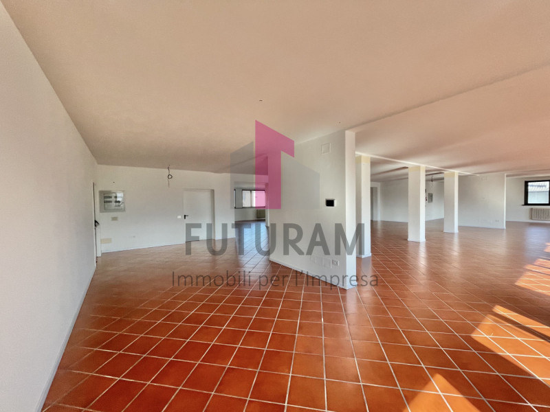 BASSANO DEL GRAPPA - 66FIL - PER INFO 0444/310220

SU STRADA AD ALTA PERCORRENZA A POCHI PASSI DA...