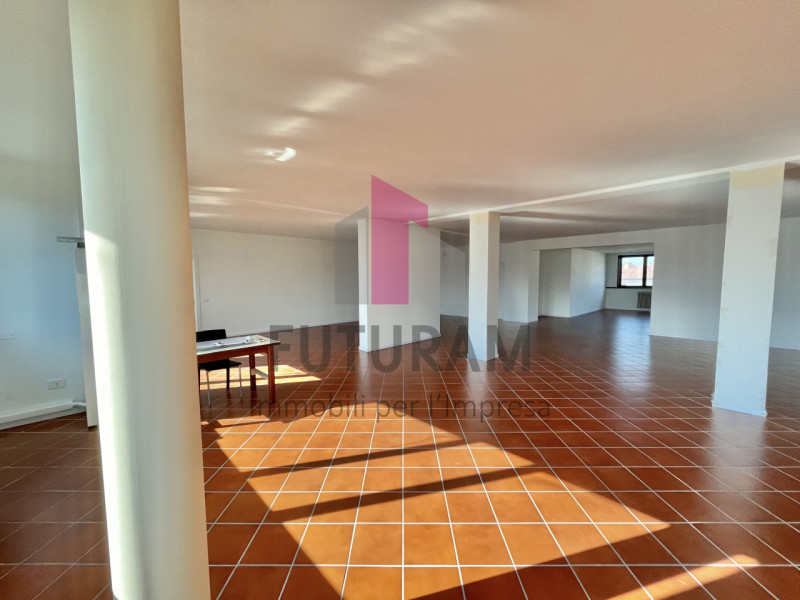 BASSANO DEL GRAPPA - 66FIL - PER INFO 0444/310220

SU STRADA AD ALTA PERCORRENZA A POCHI PASSI DA...