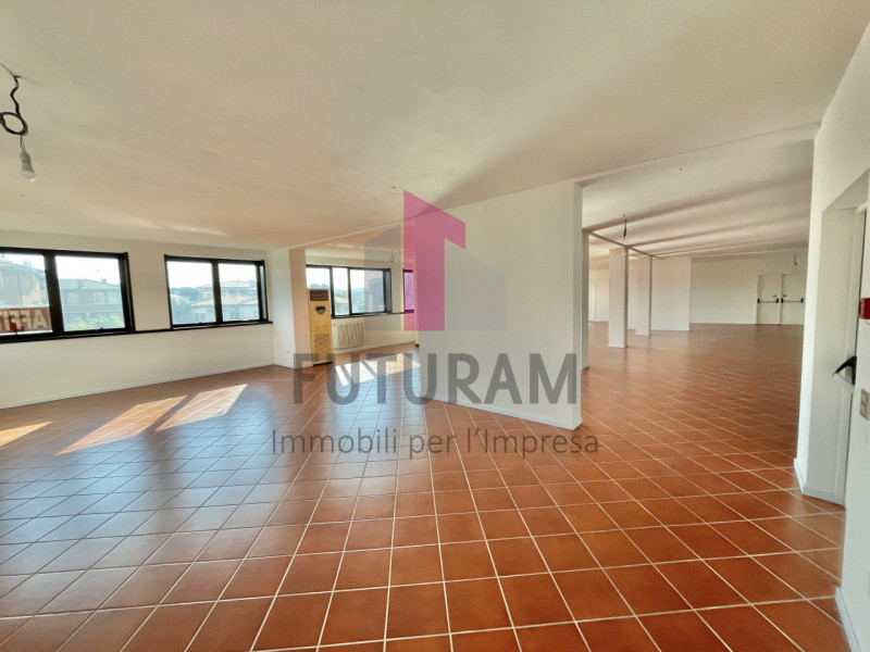 BASSANO DEL GRAPPA - 66FIL - PER INFO 0444/310220

SU STRADA AD ALTA PERCORRENZA A POCHI PASSI DA...
