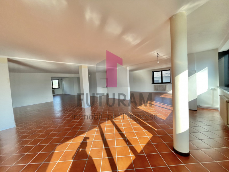 BASSANO DEL GRAPPA - 66FIL - PER INFO 0444/310220

SU STRADA AD ALTA PERCORRENZA A POCHI PASSI DA...