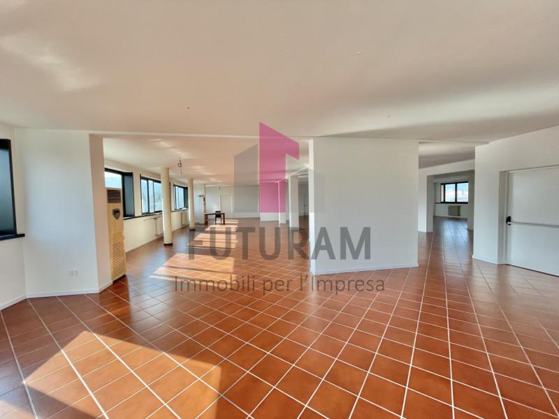 BASSANO DEL GRAPPA - 66FIL - PER INFO 0444/310220

SU STRADA AD ALTA PERCORRENZA A POCHI PASSI DA...