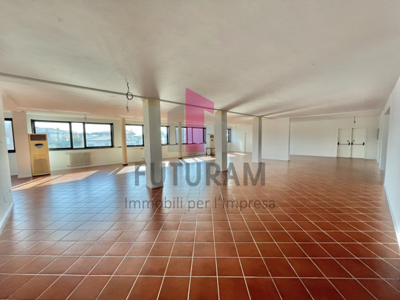 BASSANO DEL GRAPPA - 66FIL - PER INFO 0444/310220

SU STRADA AD ALTA PERCORRENZA A POCHI PASSI DA...