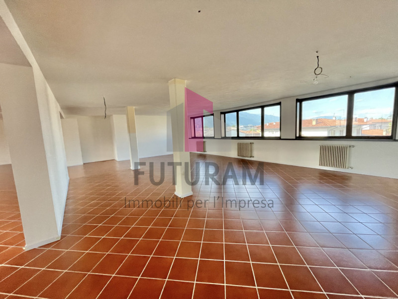 BASSANO DEL GRAPPA - 66FIL - PER INFO 0444/310220

SU STRADA AD ALTA PERCORRENZA A POCHI PASSI DA...