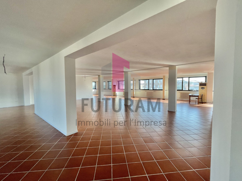 BASSANO DEL GRAPPA - 66FIL - PER INFO 0444/310220

SU STRADA AD ALTA PERCORRENZA A POCHI PASSI DA...