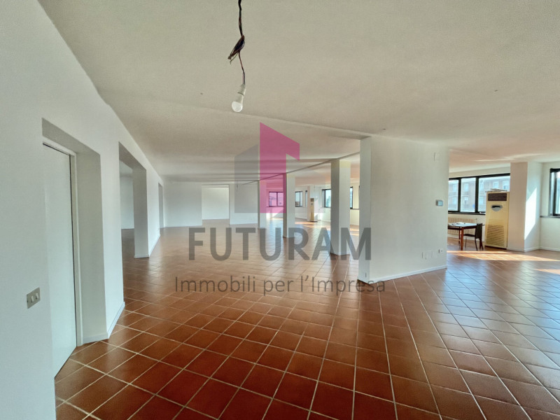 BASSANO DEL GRAPPA - 66FIL - PER INFO 0444/310220

SU STRADA AD ALTA PERCORRENZA A POCHI PASSI DA...