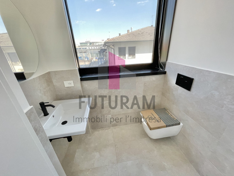 BASSANO DEL GRAPPA - 66FIL - PER INFO 0444/310220

SU STRADA AD ALTA PERCORRENZA A POCHI PASSI DA...