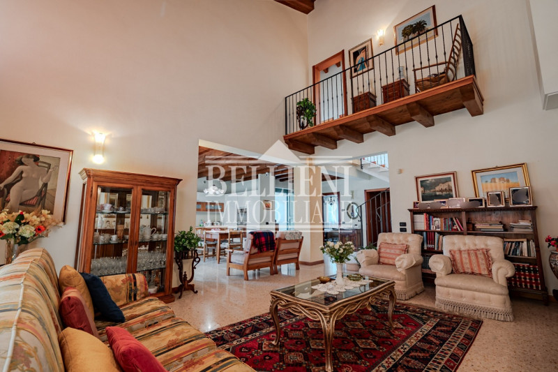 COSTABISSARA - Proponiamo in vendita una splendida porzione di villa bifamiliare situata a Costab...