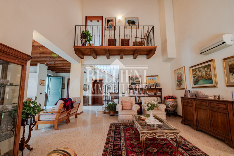 COSTABISSARA - Proponiamo in vendita una splendida porzione di villa bifamiliare situata a Costab...