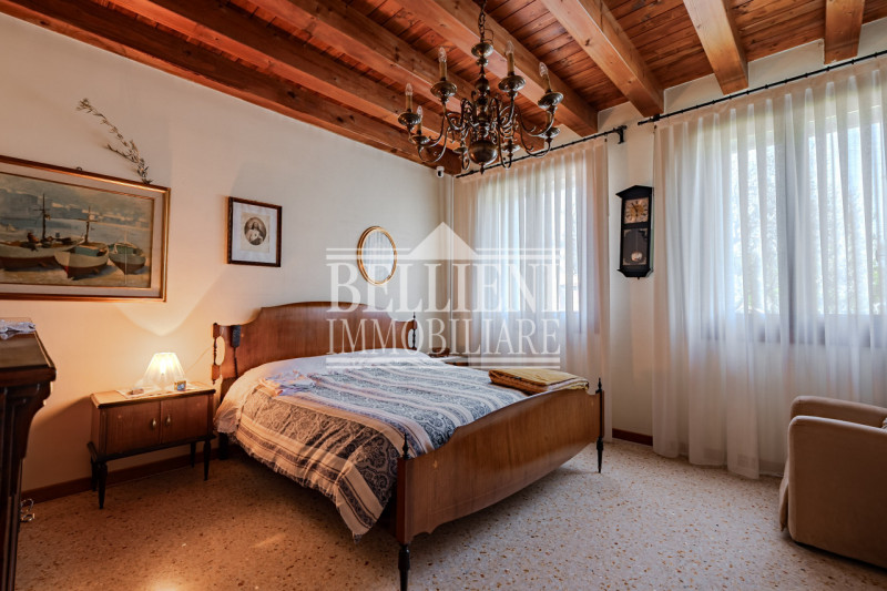 COSTABISSARA - Proponiamo in vendita una splendida porzione di villa bifamiliare situata a Costab...