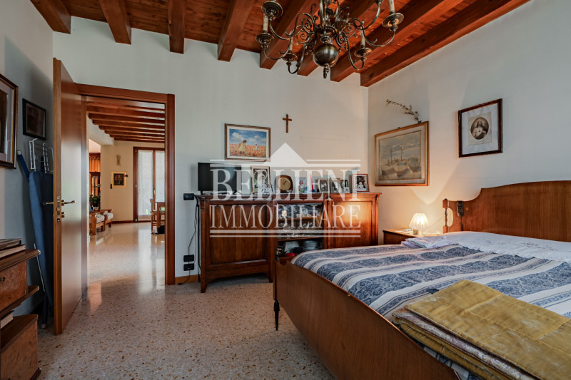 COSTABISSARA - Proponiamo in vendita una splendida porzione di villa bifamiliare situata a Costab...