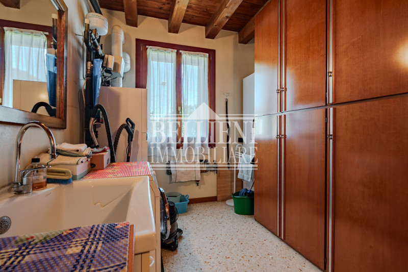 COSTABISSARA - Proponiamo in vendita una splendida porzione di villa bifamiliare situata a Costab...