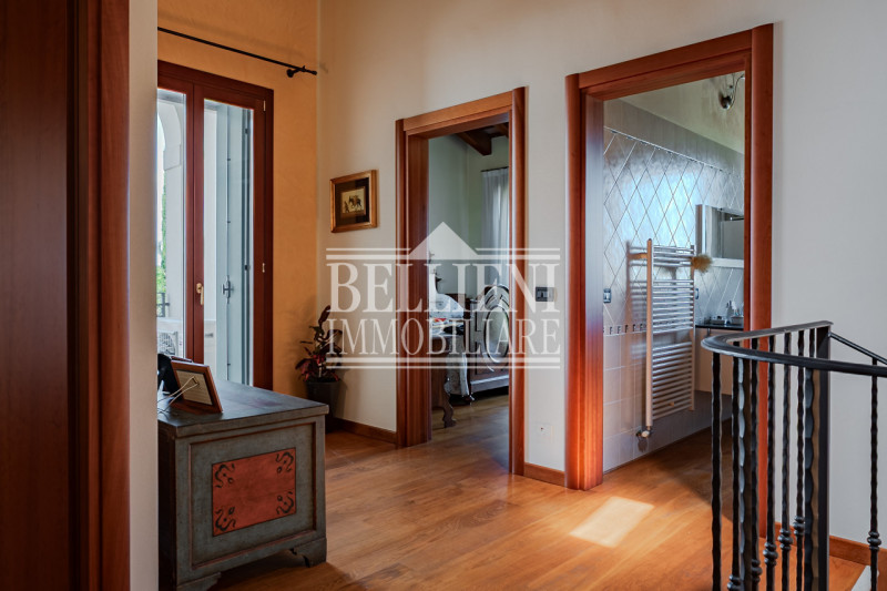 COSTABISSARA - Proponiamo in vendita una splendida porzione di villa bifamiliare situata a Costab...