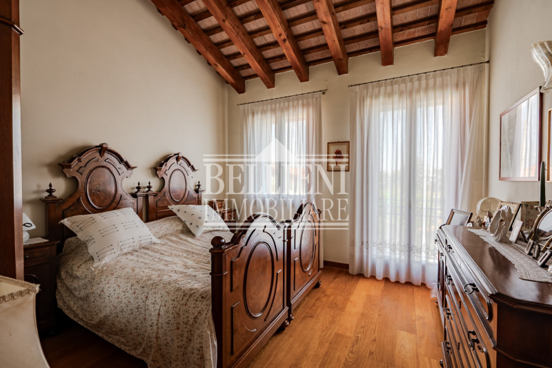 COSTABISSARA - Proponiamo in vendita una splendida porzione di villa bifamiliare situata a Costab...