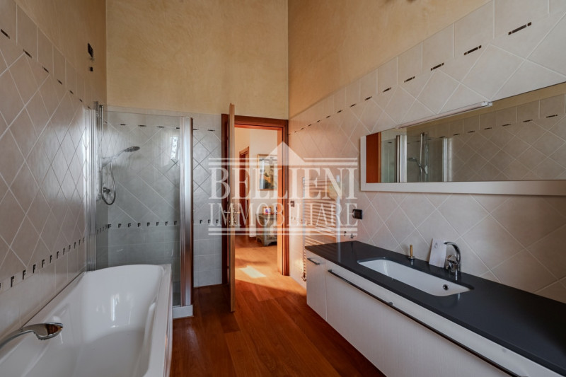 COSTABISSARA - Proponiamo in vendita una splendida porzione di villa bifamiliare situata a Costab...