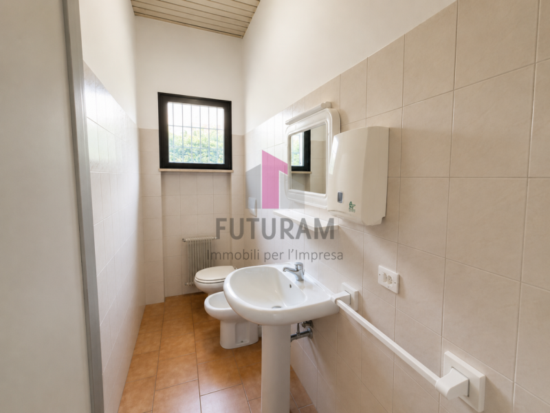 VICENZA NORD/SAVIABONA - RIF. 636FUTURAM - PER INFO 0444310220

In zona comoda alla città si affi...