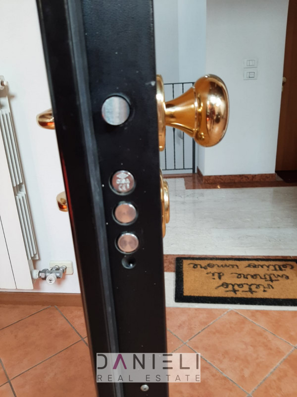 Montorso Vicentino: in pieno centro disponiamo di bicamere posto al secondo ed ultimo piano di pr...