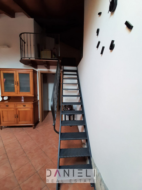 Montorso Vicentino: in pieno centro disponiamo di bicamere posto al secondo ed ultimo piano di pr...